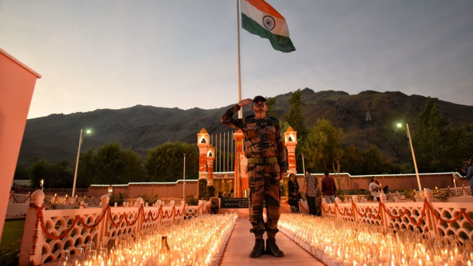 Bow in reverence: Fathers pay tribute to their martyred sons a day before Kargil  Vijay Diwas | Latest News India - Hindustan Times