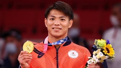 Tokyo 2020 Olympics - Judo - Men's 66kg - Medal Ceremony - Nippon Budokan - Tokyo, Japan - July 25, 2021. Gold medallist Hifumi Abe of Japan holds his medal REUTERS/Sergio Perez (REUTERS)