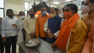 Bharatiya Janata Party (BJP) General Secretary Arun Singh was seen offering prayers at a temple in Sector 44, Noida. (Sunil Ghosh /Hindustan Times) Bharatiya Janata Party (BJP) General Secretary Arun Singh was seen offering prayers at a temple in Sector 44, Noida. (Sunil Ghosh /Hindustan Times)