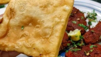 Lukhmi: It is similar to the samosa but the stuffing is made with minced mutton or keema. It is nice and crispy on the outside and filled with flavours inside.  (Instagram/@soulful_spatula)