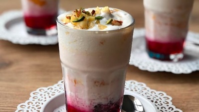 Falooda: Another popular Indian street dessert, falooda is prepared with vermicelli, milk rose syrup and is topped with ice cream, sweet basil seeds and jelly pieces.  (Instagram/@alinaa_2008)