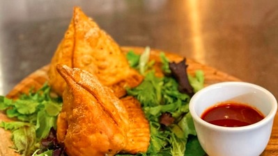 Keema Samosa: Keema samosas is found in every corner of the city at the most reasonable rates.  (Instagram/@sector17adelaide)