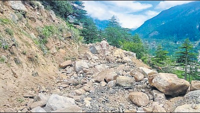 The vehicle, which had 11 passengers, was on its way to Chitkul, a scenic village close to the China occupied Tibetan Autonomous Region. (HT Photo) The vehicle, which had 11 passengers, was on its way to Chitkul, a scenic village close to the China occupied Tibetan Autonomous Region. (HT Photo)