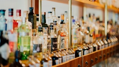 Avoid alcohol and sugary drinks: Excess consumption of alcohol and sodas can increase the risk of developing gout. (Unsplash) Avoid alcohol and sugary drinks: Excess consumption of alcohol and sodas can increase the risk of developing gout. (Unsplash)