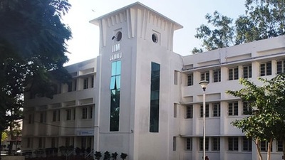IIM Jammu invites applications for various non-faculty positions (http://www.iimj.ac.in/)