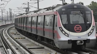 DDMA on Saturday lifted seating limits on the Delhi Metro and public buses, effectively relaxing most restrictions after a decline in Covid-19 cases following a deadly fourth wave of infections. (Sanchit Khanna/HT PHOTO) DDMA on Saturday lifted seating limits on the Delhi Metro and public buses, effectively relaxing most restrictions after a decline in Covid-19 cases following a deadly fourth wave of infections. (Sanchit Khanna/HT PHOTO)