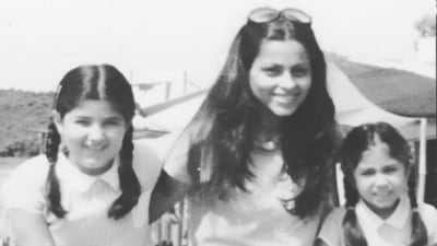 Twinkle Khanna, Simple Kapadia and Rinke Khanna in a throwback picture. Twinkle Khanna, Simple Kapadia and Rinke Khanna in a throwback picture.