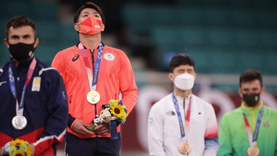 Tokyo 2020 Olympics - Judo - Men's 66kg - Medal Ceremony - Nippon Budokan - Tokyo, Japan - July 25, 2021. Gold medallist Hifumi Abe of Japan reacts with silver medallist Vazha Margvelashvili of Georgia, bronze medallist An Baul of South Korea and bronze medallist Daniel Cargnin of Brazil REUTERS/Hannah Mckay(REUTERS)