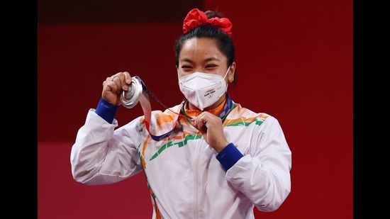 Manipur girl Saikhom Mirabai Chanu has won India’s first medal at the 2020 Tokyo Olympics in 49 kg category in women’s weightlifting event. (Photo: Edgard Garrido/Reuters)