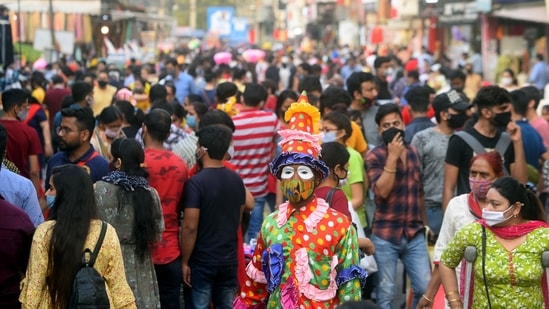 Many shoppers have been flouting social distancing norms at Delhi markets such as Lajpat Nagar. (Photo: Amal KS/HT)(HT_PRINT)