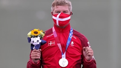 Tokyo 2020 Olympics - Shooting - Men's Skeet - Medal Ceremony - Asaka Shooting Range, Tokyo, Japan - July 26, 2021. Silver medalist Jesper Hansen of Denmark celebrates REUTERS/Ann Wang (REUTERS)