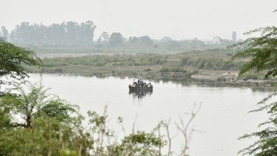Residents of Dalelpur village cross the Yamuna river on a small boat, in Greater Noida. (HT Photo) Residents of Dalelpur village cross the Yamuna river on a small boat, in Greater Noida. (HT Photo)