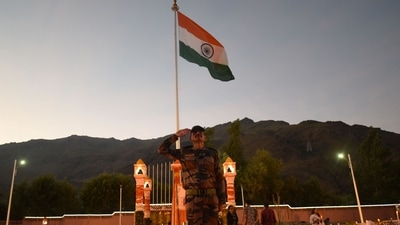 Soldiers light candles at Kargil War Memorial Drass in memory of the soldiers and officers who laid down their lives during the 1999 Kargil War, in Drass, on Sunday, July 25, 2021. (Photo by Waseem Andrabi/Hindustan Times)