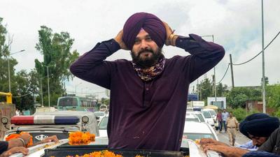 Farmers have responded to Sidhu’s announcement on the day he took charge as PPCC president that he would reach out to the protesting farmers, stand in their support and hold discussions with farm leaders. (HT File) Farmers have responded to Sidhu’s announcement on the day he took charge as PPCC president that he would reach out to the protesting farmers, stand in their support and hold discussions with farm leaders. (HT File)