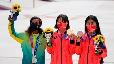 From left, silver medalist Rayssa Leal of Brazil, gold medalist Momiji Nishiya of Japan, center, and bronze medalist Funa Nakayama of Japan show their medals won in the women's street skateboarding finals at the 2020 Summer Olympics, Monday, July 26, 2021, in Tokyo, Japan. (AP Photo/Ben Curtis) (AP) From left, silver medalist Rayssa Leal of Brazil, gold medalist Momiji Nishiya of Japan, center, and bronze medalist Funa Nakayama of Japan show their medals won in the women's street skateboarding finals at the 2020 Summer Olympics, Monday, July 26, 2021, in Tokyo, Japan. (AP Photo/Ben Curtis) (AP)