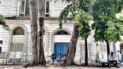 The area’s signature landmark is Priya cinema. The area’s signature landmark is Priya cinema.