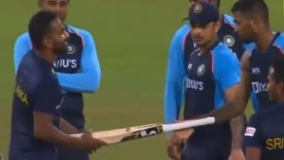 Chamika Karunaratne (L) receives a bat from Hardik Pandya (R) (Chamika Karunaratne / Instagram)