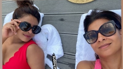 Priyanka Chopra spends the weekend with her friend. Priyanka Chopra spends the weekend with her friend.