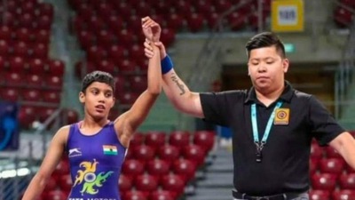 16-year-old Komal of Patti Kalyana village of the district clinched the top medal in the 46 kg women’s category. (@flickersingh/Twitter)
