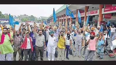 Punbus Contractual Employees’ Union protesting at ISBT in Ludhiana on Monday. (Gurpreet Singh/HT) Punbus Contractual Employees’ Union protesting at ISBT in Ludhiana on Monday. (Gurpreet Singh/HT)