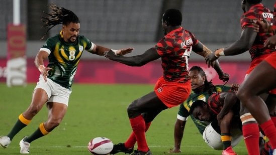 South Africa's Selvyn Davids, left, challenges Kenya's Collins Injera for the ball in their men's rugby sevens match at the 2020 Summer Olympics, Monday, July 26, 2021 in Tokyo, Japan. (AP Photo/Shuji Kajiyama)(AP)