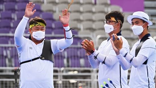Tokyo 2020 Olympics - Archery - Men's Team - Gold medal match - Yumenoshima Archery Field, Tokyo, Japan - July 26, 2021. Oh Jin Hyek of South Korea, Kim Woojin of South Korea and Kim Je Deok of South Korea gesture REUTERS/Clodagh Kilcoyne(REUTERS)