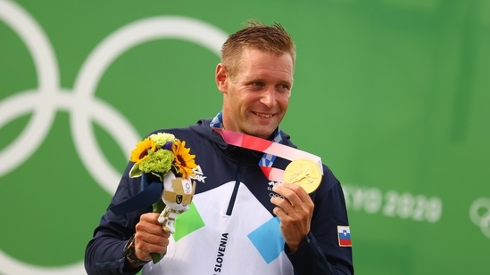 Tokyo 2020 Olympics - Canoe Slalom - Men's C1 - Medal Ceremony - Kasai Canoe Slalom Centre, Tokyo, Japan - July 26, 2021. Gold medallist Benjamin Savsek of Slovenia celebrates on the podium with his medal REUTERS/Yara Nardi(REUTERS)