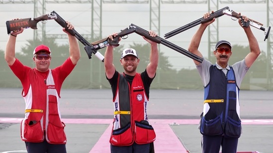 Tokyo 2020 Olympics - Shooting - Men's Skeet - Final - Asaka Shooting Range, Tokyo, Japan - July 26, 2021. Gold medalist Vincent Hancock of the United States, silver medalist Jesper Hansen of Denmark, and bronze medalist Abdullah Alrashidi of Kuwait pose after the competition REUTERS/Ann Wang(REUTERS)