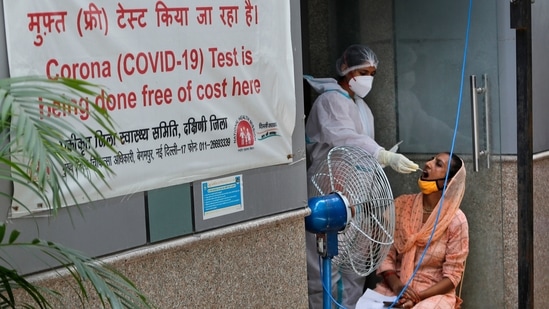 The low infection count in Delhi on Monday can be attributed to the lesser number of tests conducted during the previous day.(AP Photo) The low infection count in Delhi on Monday can be attributed to the lesser number of tests conducted during the previous day.(AP Photo)
