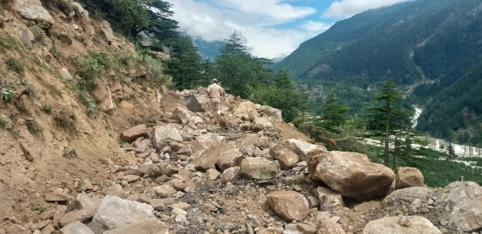 Representative image: It has been reported that one of the three trackers and three of the six porters have reached Chitkul. (HT file photo)