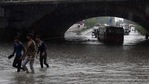 A bus is submerged under Minto bridge during heavy monsoon rain in New Delhi.(HT_PRINT) A bus is submerged under Minto bridge during heavy monsoon rain in New Delhi.(HT_PRINT)