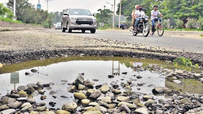 Roads in a dilapidated state at BRS Bypass Road in Ludhiana. (Gurpreet Singh/HT) Roads in a dilapidated state at BRS Bypass Road in Ludhiana. (Gurpreet Singh/HT)
