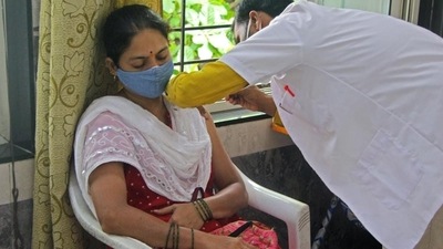 India has administered 440 million vaccine doses under the nationwide vaccination drive so far, according to Union health ministry data. (Ravindra Joshi/HT Photo) India has administered 440 million vaccine doses under the nationwide vaccination drive so far, according to Union health ministry data. (Ravindra Joshi/HT Photo)