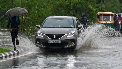 The national capital woke up to a cloudy sky on Monday morning as the minimum temperature settled at 28.3 degrees Celsius, the India Meteorological Department said. (Prakash Singh/AFP) The national capital woke up to a cloudy sky on Monday morning as the minimum temperature settled at 28.3 degrees Celsius, the India Meteorological Department said. (Prakash Singh/AFP)