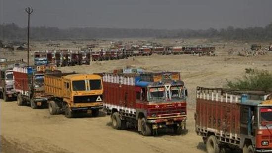 Bihar home department had expressed concern over the illegal mining in Bihar and asked the economic offence unit (EoU) to conduct a detailed probe against suspicious government officers. (Hindustan Times) Bihar home department had expressed concern over the illegal mining in Bihar and asked the economic offence unit (EoU) to conduct a detailed probe against suspicious government officers. (Hindustan Times)
