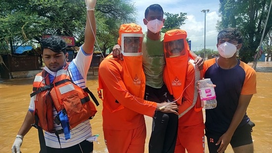 NDRF personnel carries out rescue and relief operations at a flood-affected area of Maharashtra on July 26. (ANI)