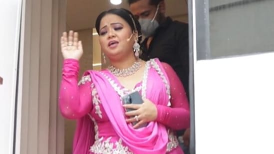 Bharti Singh dresses as Deepika Padukone from Om Shanti Om. (Varinder Chawla)