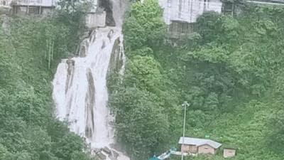 Kempty Falls in Mussoorie, Uttarakhand was declared out of bounds for tourists interested in bathing due to surge in water levels following heavy rain. (HT Photo) Kempty Falls in Mussoorie, Uttarakhand was declared out of bounds for tourists interested in bathing due to surge in water levels following heavy rain. (HT Photo)