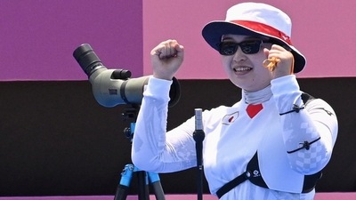 Olympics: South Korea's Jang Minhee stunned by Japan's Miki Nakamura (in frame) in individual contest (REUTERS)