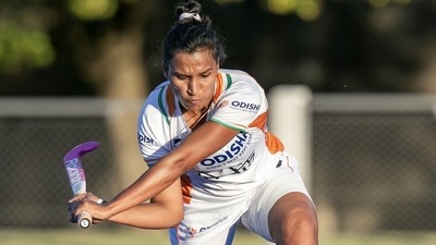 Rani Rampal revealed how she would play with broken sticks and usual clothes rather than proper hockey gear, "So, I began practicing with a broken hockey stick–I used to run around in a salwar kameez. But I was determined; maine bahut mushkil se convince kiya coach ko! " (Instagram) Rani Rampal revealed how she would play with broken sticks and usual clothes rather than proper hockey gear, "So, I began practicing with a broken hockey stick–I used to run around in a salwar kameez. But I was determined; maine bahut mushkil se convince kiya coach ko! " (Instagram)
