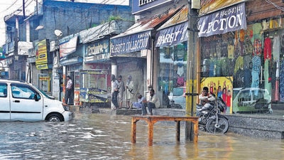 The slick roads also caused traffic snarls at several points. (Gurpreet Singh/HT)
