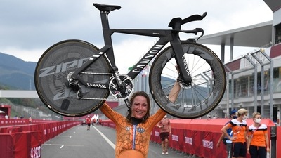 Netherlands' Annemiek Van Vleuten celebrates after winning the women's cycling road individual time trial during the Tokyo 2020 Olympic Games at the Fuji International Speedway in Oyama, Japan, on July 28, 2021. (Photo by Greg Baker / AFP) (AFP) Netherlands' Annemiek Van Vleuten celebrates after winning the women's cycling road individual time trial during the Tokyo 2020 Olympic Games at the Fuji International Speedway in Oyama, Japan, on July 28, 2021. (Photo by Greg Baker / AFP) (AFP)