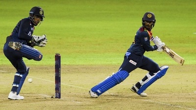 Dhananjaya de Silva's unbeaten 40 helps Sri Lanka win the 2nd T20I by 4 wickets to level series 1-1. (ICC / Twitter)