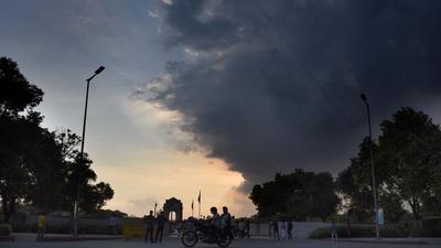 Dark clouds hover over India Gate in New Delhi. (Arvind Yadav/HT PHOTO) Dark clouds hover over India Gate in New Delhi. (Arvind Yadav/HT PHOTO)