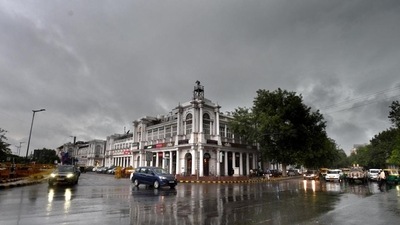 Delhi-NCR areas will see thunderstorms with light to moderate intensity rain during the next 2 hours, the IMD said. (HT File Photo) Delhi-NCR areas will see thunderstorms with light to moderate intensity rain during the next 2 hours, the IMD said. (HT File Photo)