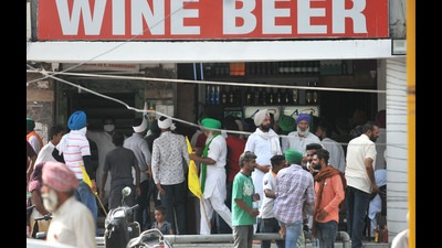 An official said harmonising of excise duty is expected to bring down liquor smuggling in tricity. (HT file) An official said harmonising of excise duty is expected to bring down liquor smuggling in tricity. (HT file)