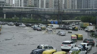 The Iffco Chowk main road was heavily flooded. (Parveen Kumar/HT Photo) The Iffco Chowk main road was heavily flooded. (Parveen Kumar/HT Photo)