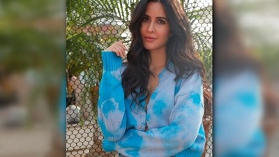 Katrina Kaif: Katrina looked fresh as a daisy in a blue tie-dye sweater which she teamed with denim. (Instagram/@katrinakaif)