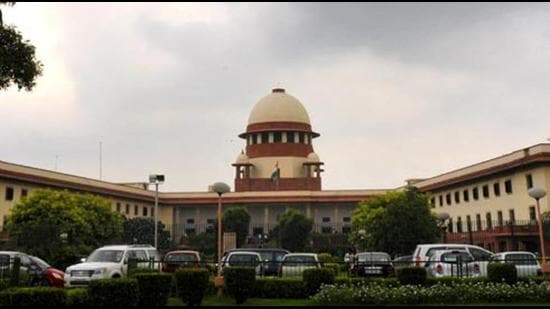 A bench of justices Sanjay Kishan Kaul and R Subhash Reddy noted that there were instances where the synopsis of a 28-page petition extended to 30 pages (HT Photo/Sonu Mehta)