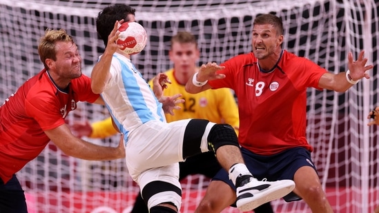 Tokyo 2020 Olympics - Handball - Men - Group A - Norway v Argentina - Yoyogi National Stadium - Tokyo, Japan - July 28, 2021. Diego Simonet of Argentina in action REUTERS/Gonzalo Fuentes(REUTERS)